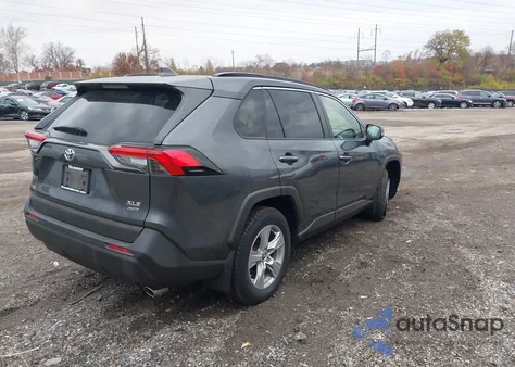2019 Toyota Rav4 Xle z USA, uszkodzony, nr VIN JTMP1RFV5KD515638